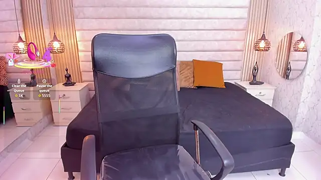 Snapshot of Cloe_Monroee_ chatting on June 12, 7:46 pm Cloe Monroee online show from June 12, 7:46 pm