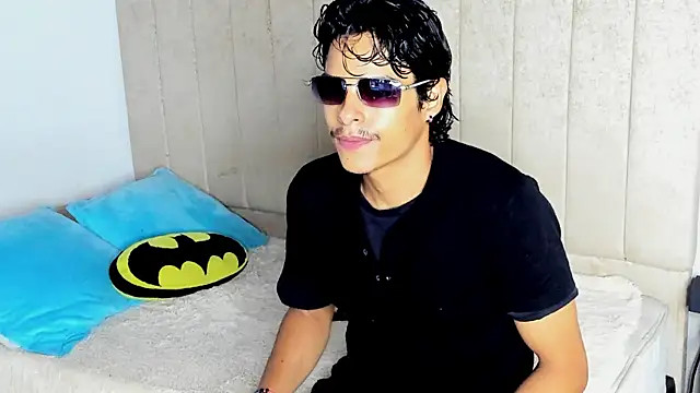 Snapshot of tommyhot7 chatting on July 10, 11:29 pm tommyhot7 online show from July 10, 11:29 pm