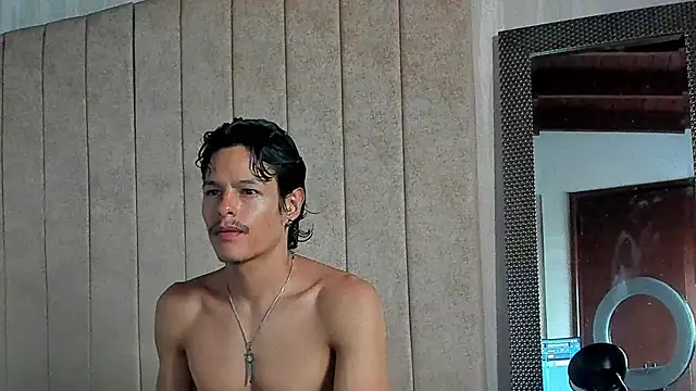Snapshot of tommyhot7 chatting on July 18, 2:54 pm tommyhot7 online show from July 18, 2:54 pm