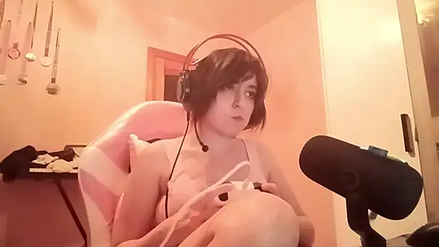 bunnyhoneylovehands online show from June 11, 9:24 pm