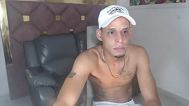 Snapshot of Brendt_Hotx chatting on June 5, 6:52 am Brendt Hotx online show from June 5, 6:52 am