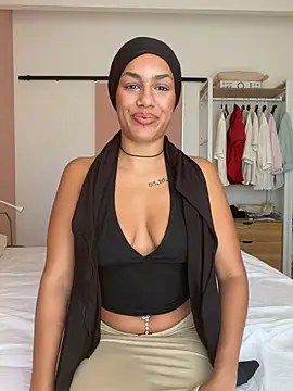 Snapshot of nadiabnssd chatting on July 14, 2:23 pm nadiabnssd online show from July 14, 2:23 pm