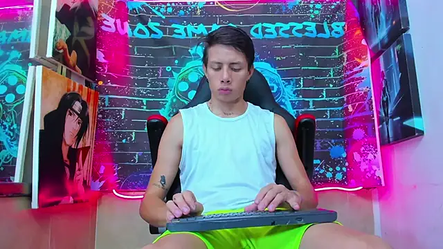 Maxx hot26 online show from June 15, 8:55 pm