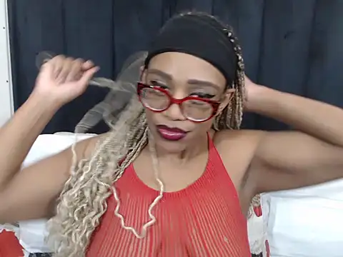 Snapshot of SultryDivax chatting on June 4, 10:38 pm SultryDivax online show from June 4, 10:38 pm