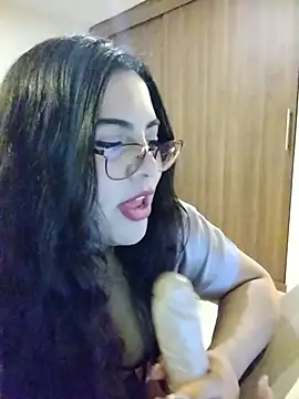 Snapshot of Roxxy_Sade chatting on July 1, 11:59 pm Roxxy Sade online show from July 1, 11:59 pm