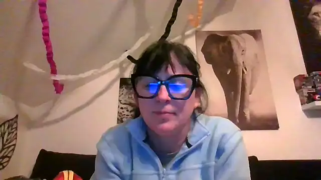 Snapshot of sexujuly88 chatting on April 23, 9:28 pm sexujuly88 online show from April 23, 9:28 pm