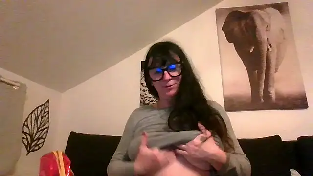 Snapshot of sexujuly88 chatting on April 28, 9:31 pm sexujuly88 online show from April 28, 9:31 pm