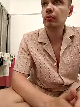 Snapshot of MissAndKiss chatting on July 8, 12:53 pm MissAndKiss online show from July 8, 12:53 pm