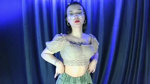 Snapshot of MilaHoleen chatting on June 2, 5:59 pm MilaHoleen online show from June 2, 5:59 pm