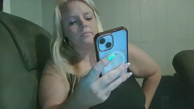 Snapshot of Girthdaddy9 chatting on June 18, 5:30 am Girthdaddy9 online show from June 18, 5:30 am