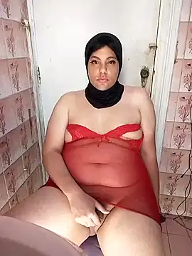 Snapshot of LenaQPeach chatting on June 2, 7:21 am LenaQPeach online show from June 2, 7:21 am