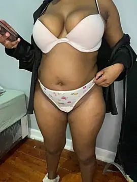 Snapshot of Thickmisspearl23 chatting on July 6, 8:00 pm Thickmisspearl23 online show from July 6, 8:00 pm