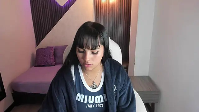 Snapshot of Bella_Raven chatting on June 8, 11:32 am Bella Raven online show from June 8, 11:32 am