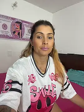 Snapshot of Ariza_a chatting on July 24, 7:23 pm Ariza a online show from July 24, 7:23 pm
