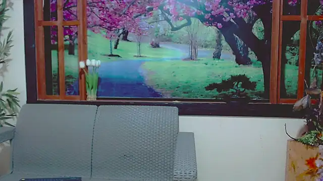 Snapshot of Honey_Balenciaga chatting on June 25, 11:31 pm Honey Balenciaga online show from June 25, 11:31 pm