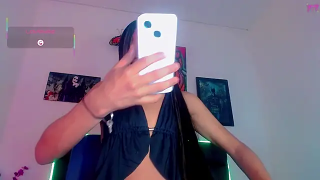 Snapshot of Honey_Balenciaga chatting on July 29, 7:23 pm Honey Balenciaga online show from July 29, 7:23 pm