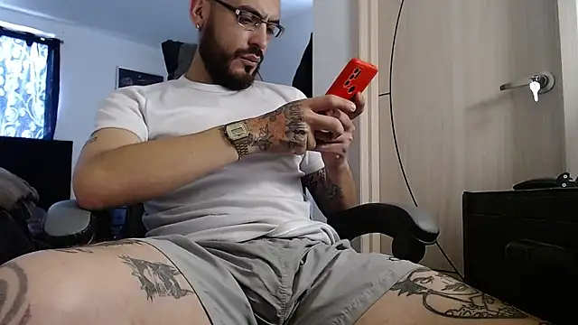 Snapshot of MalekXarxxx chatting on June 9, 3:45 pm MalekXarxxx online show from June 9, 3:45 pm