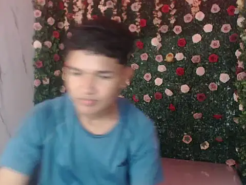 Snapshot of davexxx_ chatting on June 21, 8:44 pm davexxx online show from June 21, 8:44 pm