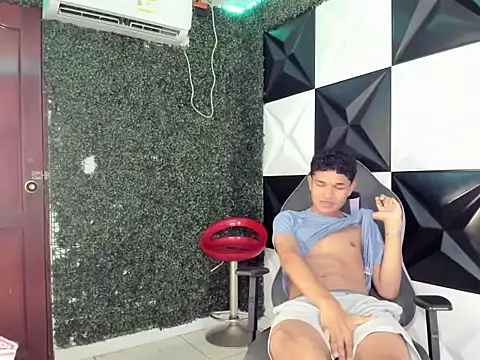 Snapshot of davexxx_ chatting on July 16, 3:34 am davexxx online show from July 16, 3:34 am