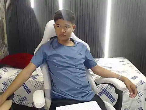 Snapshot of davexxx_ chatting on July 23, 1:58 am davexxx online show from July 23, 1:58 am