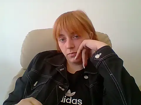 EmilyCharmant online show from June 4, 8:09 am