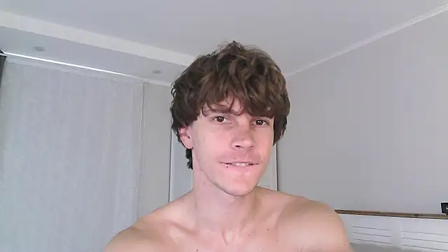 Snapshot of Eric_Crush chatting on July 8, 4:28 am Eric Crush online show from July 8, 4:28 am
