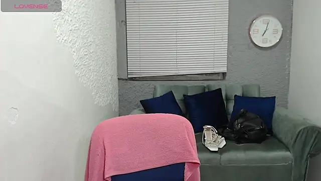Snapshot of leilasosexy chatting on June 27, 2:55 pm leilasosexy online show from June 27, 2:55 pm