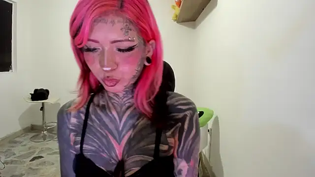 Snapshot of Nickidoll66_ chatting on July 1, 5:31 am Nickidoll66 online show from July 1, 5:31 am