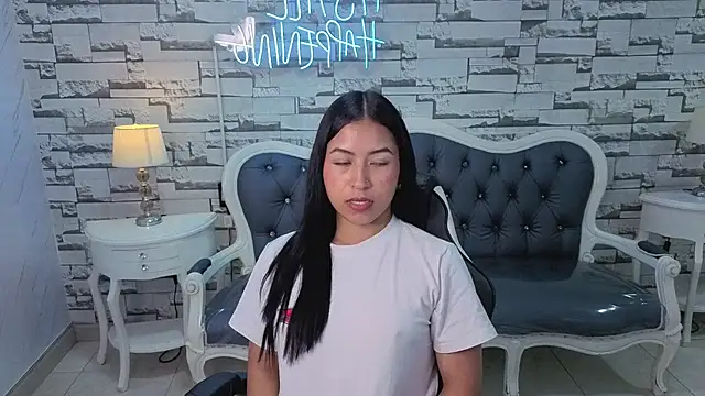 Snapshot of lia_x_a chatting on June 3, 2:33 pm lia x a online show from June 3, 2:33 pm