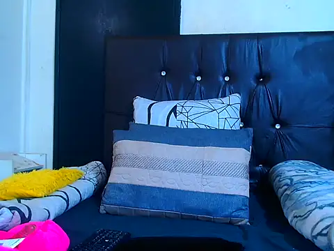 Snapshot of sexybitchh22 chatting on June 30, 9:05 pm sexybitchh22 online show from June 30, 9:05 pm
