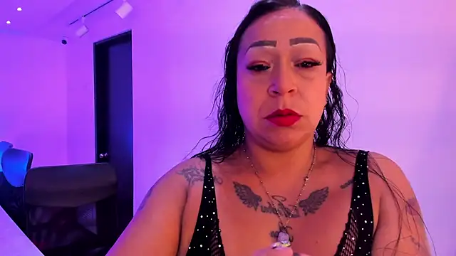 Snapshot of OrianaParra_ chatting on June 9, 3:51 am OrianaParra online show from June 9, 3:51 am