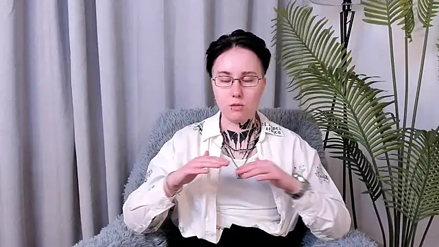 Snapshot of LeonOsbey chatting on June 3, 2:33 pm LeonOsbey online show from June 3, 2:33 pm