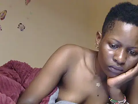 Snapshot of lunah_sexxy chatting on June 9, 7:53 am lunah sexxy online show from June 9, 7:53 am