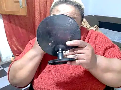 ROSESNICKER00 online show from June 26, 3:49 pm