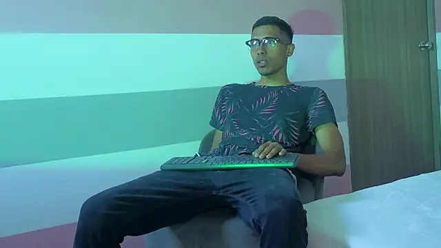 theo steel  online show from June 10, 1:43 pm