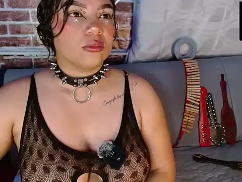 Snapshot of emma_bdsm_ chatting on June 7, 10:24 pm emma bdsm online show from June 7, 10:24 pm
