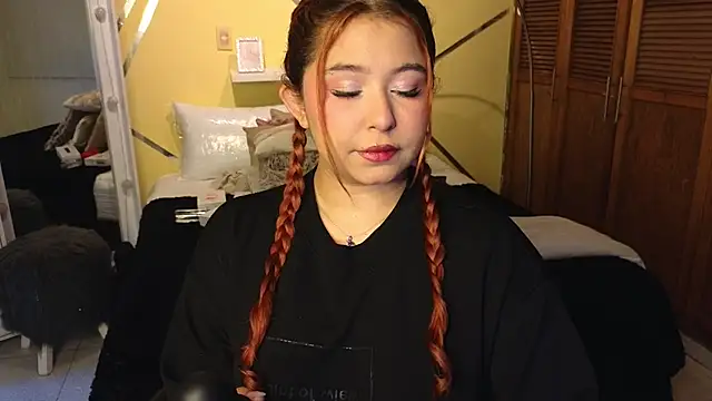 Snapshot of attenea_cutte chatting on June 17, 1:34 pm attenea cutte online show from June 17, 1:34 pm