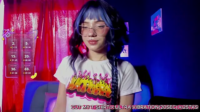 Snapshot of petitemila chatting on June 9, 6:41 pm petitemila online show from June 9, 6:41 pm