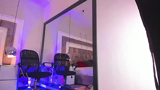 LucasThomson  online show from July 14, 4:06 am