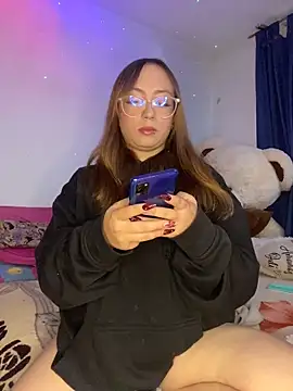 Snapshot of Caamii_ chatting on June 17, 3:31 am Caamii online show from June 17, 3:31 am