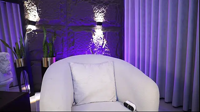 Snapshot of AlegraBrown chatting on June 6, 10:58 pm AlegraBrown online show from June 6, 10:58 pm