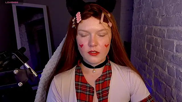 Snapshot of AuroraGlo chatting on June 6, 8:57 pm AuroraGlo online show from June 6, 8:57 pm