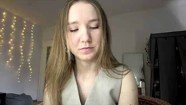 smalllisa online show from June 11, 6:17 pm