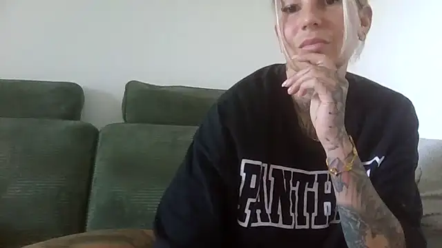 Snapshot of Sierablum chatting on July 3, 1:06 pm Sierablum online show from July 3, 1:06 pm