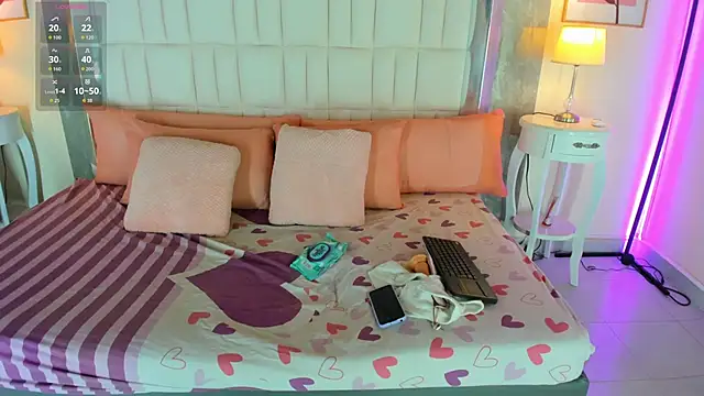 Snapshot of DanniValencia chatting on June 5, 1:50 pm DanniValencia online show from June 5, 1:50 pm