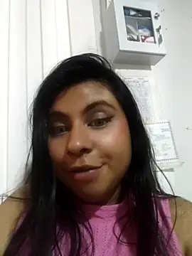 Snapshot of DanniValencia chatting on July 3, 2:29 am DanniValencia online show from July 3, 2:29 am