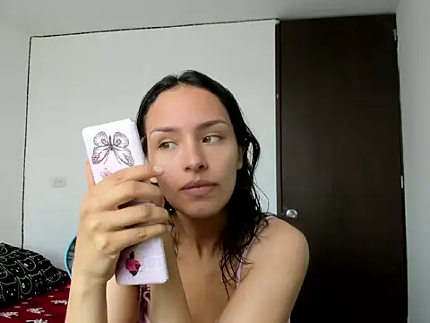 Snapshot of Megan_blue__ chatting on June 27, 6:02 pm Megan blue online show from June 27, 6:02 pm