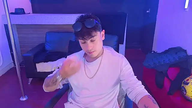 angel still  online show from July 10, 4:06 am