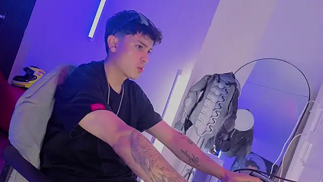 angel still  online show from July 11, 4:04 am