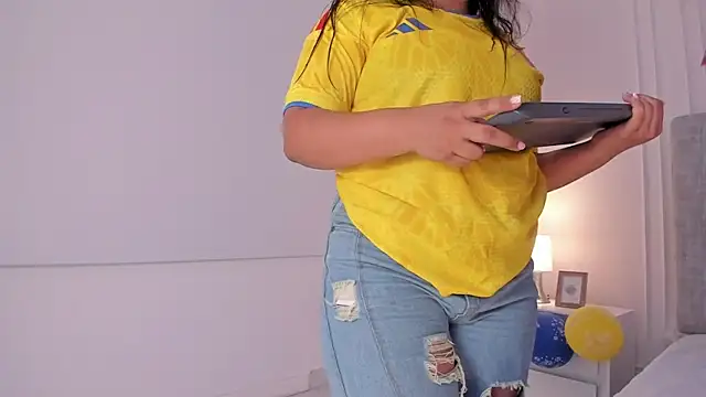 Snapshot of Emma-Velez chatting on July 7, 1:04 pm Emma-Velez online show from July 7, 1:04 pm